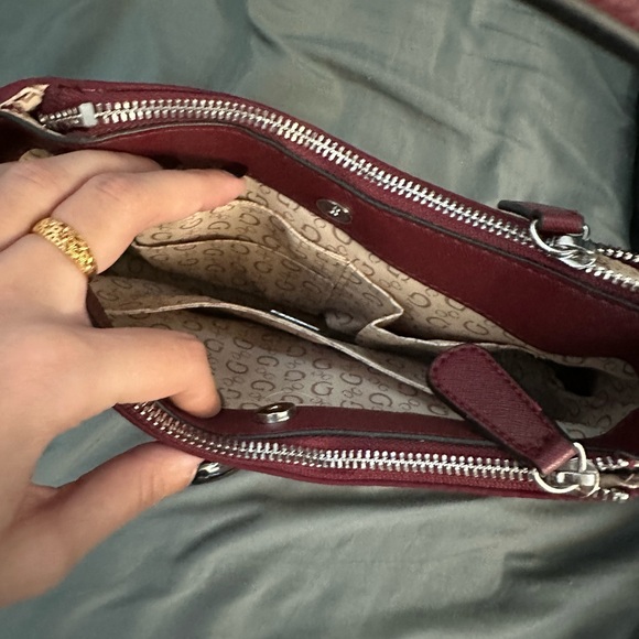 Guess Shoulder Bag - Picture 3 of 4